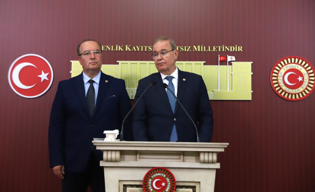 CHP’li Öztrak ve CHP’li Akay’dan Emekliler İçin Kanun Teklifi